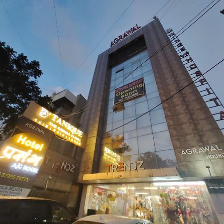 Hotel Prasang Surat Exterior foto