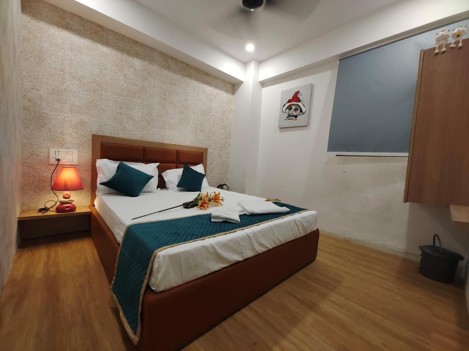 Hotel Prasang Surat Exterior foto