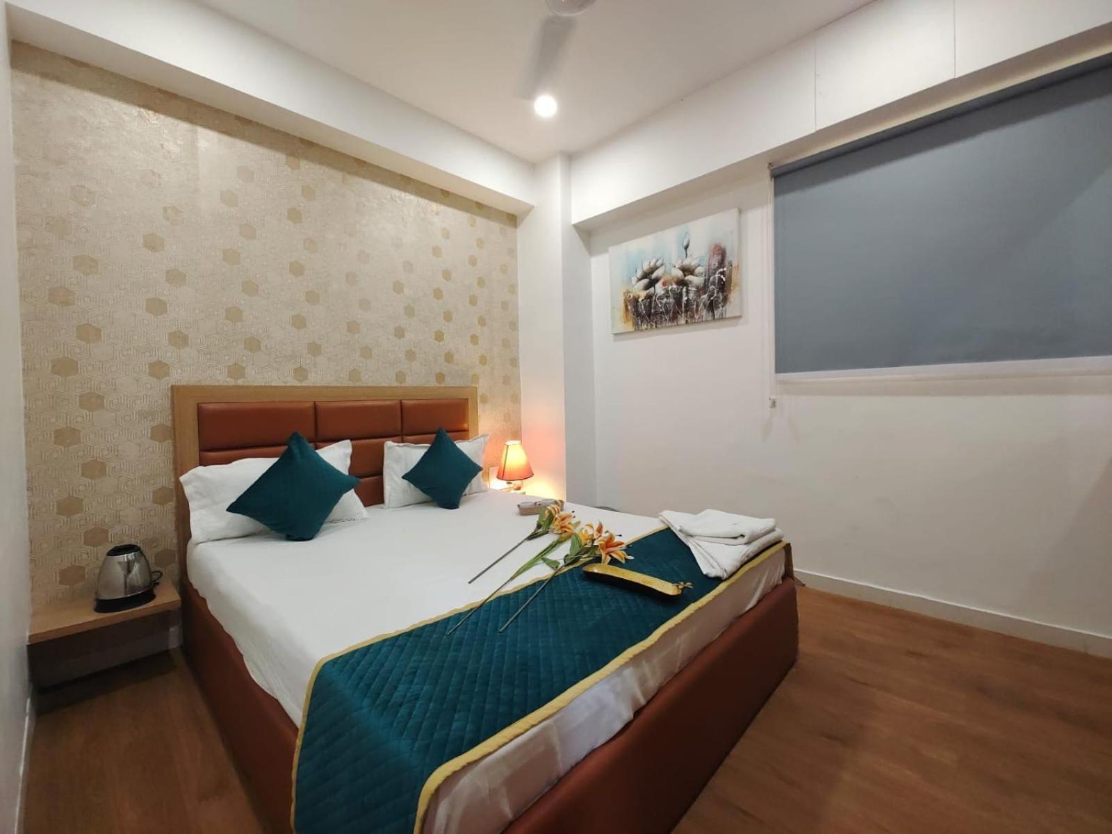 Hotel Prasang Surat Exterior foto