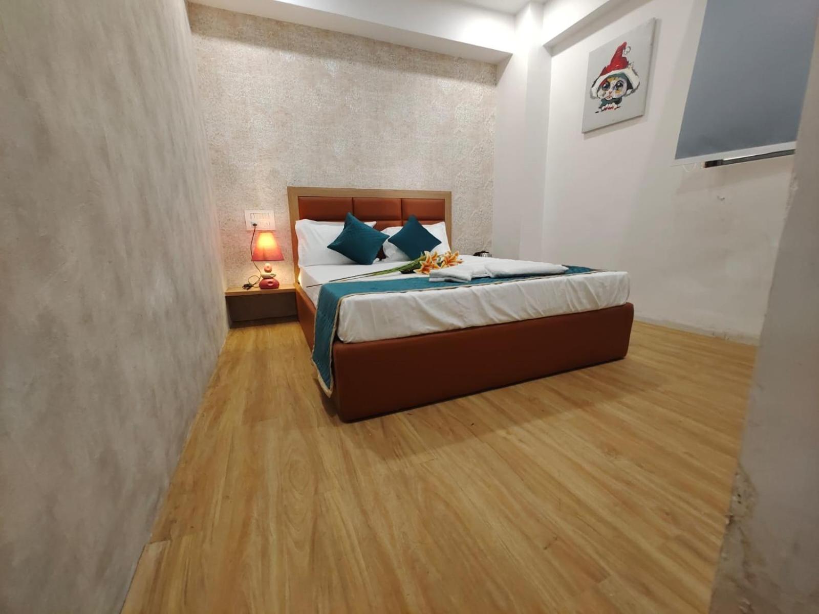 Hotel Prasang Surat Exterior foto