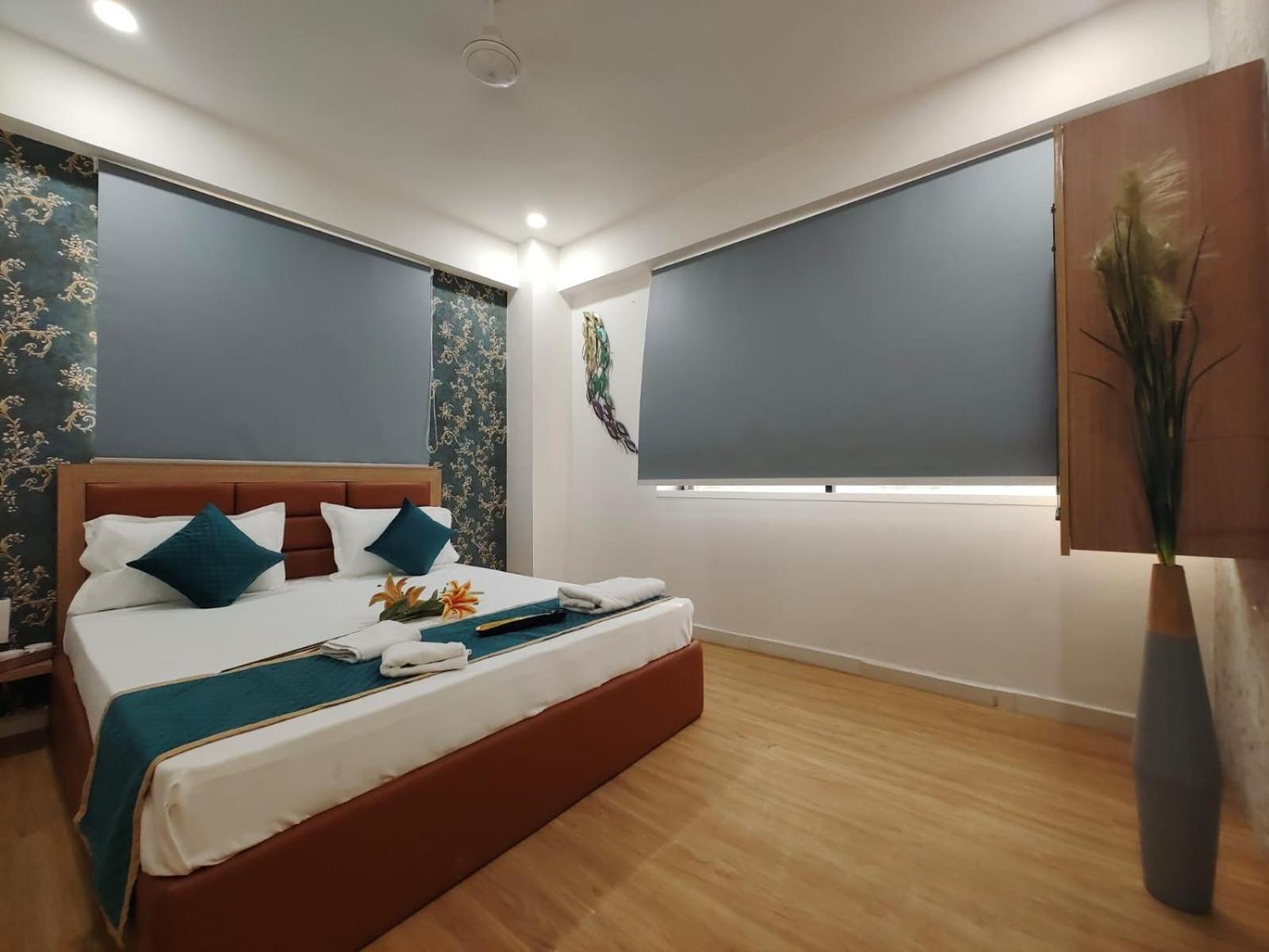 Hotel Prasang Surat Exterior foto